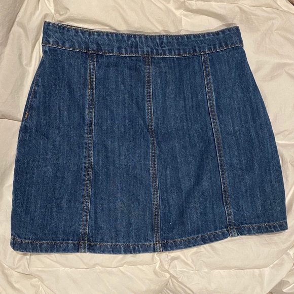 Floral embroidered jean skirt - Picture 4 of 4